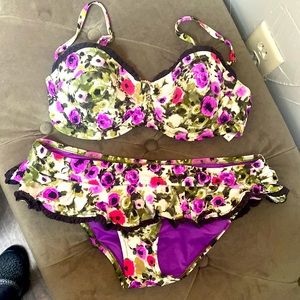 Gently worn two piece swimsuit by Sea folly Australia. In size 12.